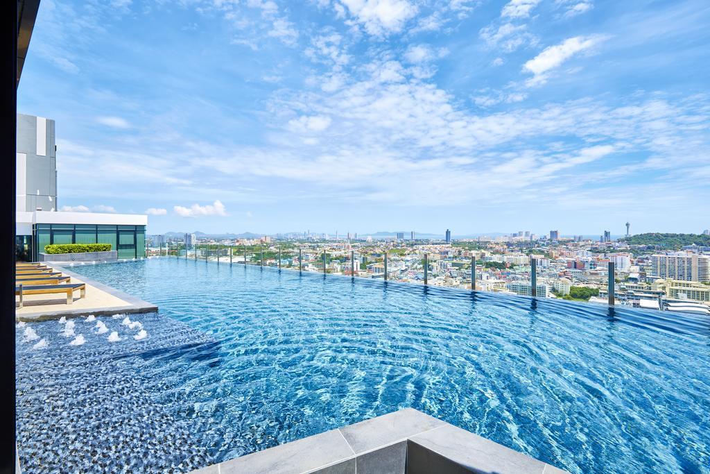 The Base By Fantasea Beach Apartment Pattaya Bagian luar foto