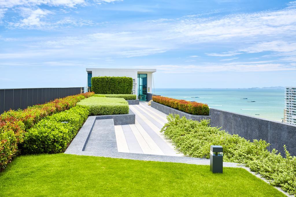 The Base By Fantasea Beach Apartment Pattaya Bagian luar foto