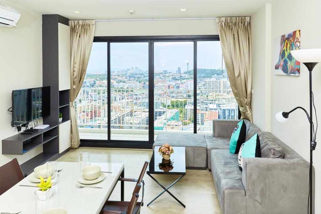 The Base By Fantasea Beach Apartment Pattaya Bagian luar foto