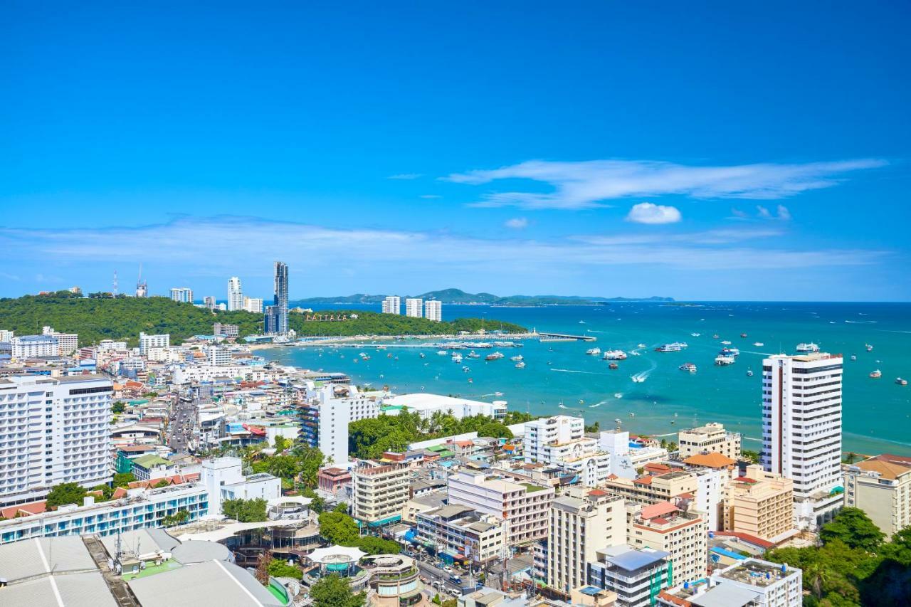 The Base By Fantasea Beach Apartment Pattaya Bagian luar foto